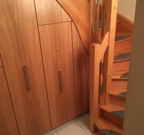 Platzsparende Möbel, Einbauschrank Treppe